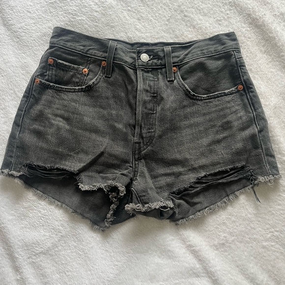 LEVI 501 BLACK JEAN SHORT - Picture 1 of 2
